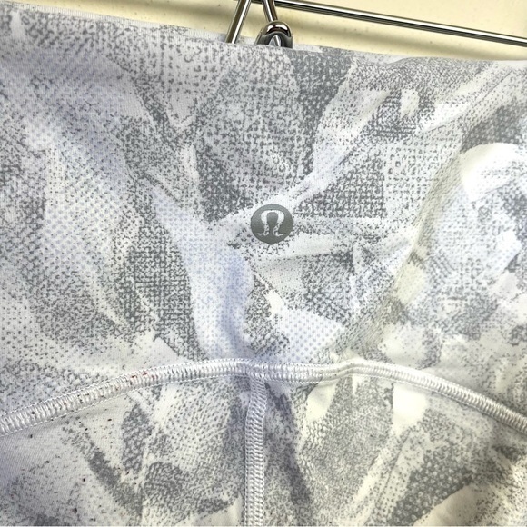 Lululemon Breezy‎ Dot Crop Jasmine White Multi / White - Picture 8 of 12